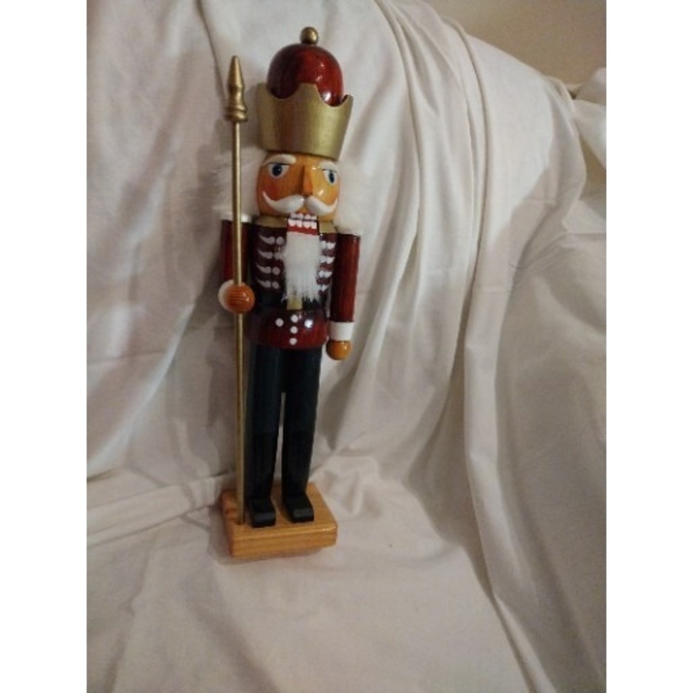 Nutcracker King Statue Dark Red Coat Dark Green Trousers 14 in.‎ 3Q